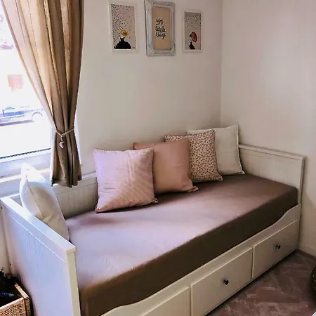 The L Place By Right Place 스플리트